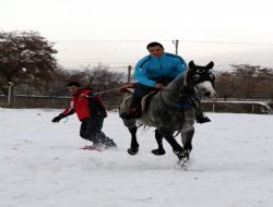 Bu da atlı snowboard
